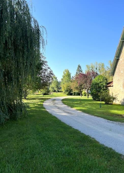 Charmante Maisonette A Arconnay Bagian luar foto